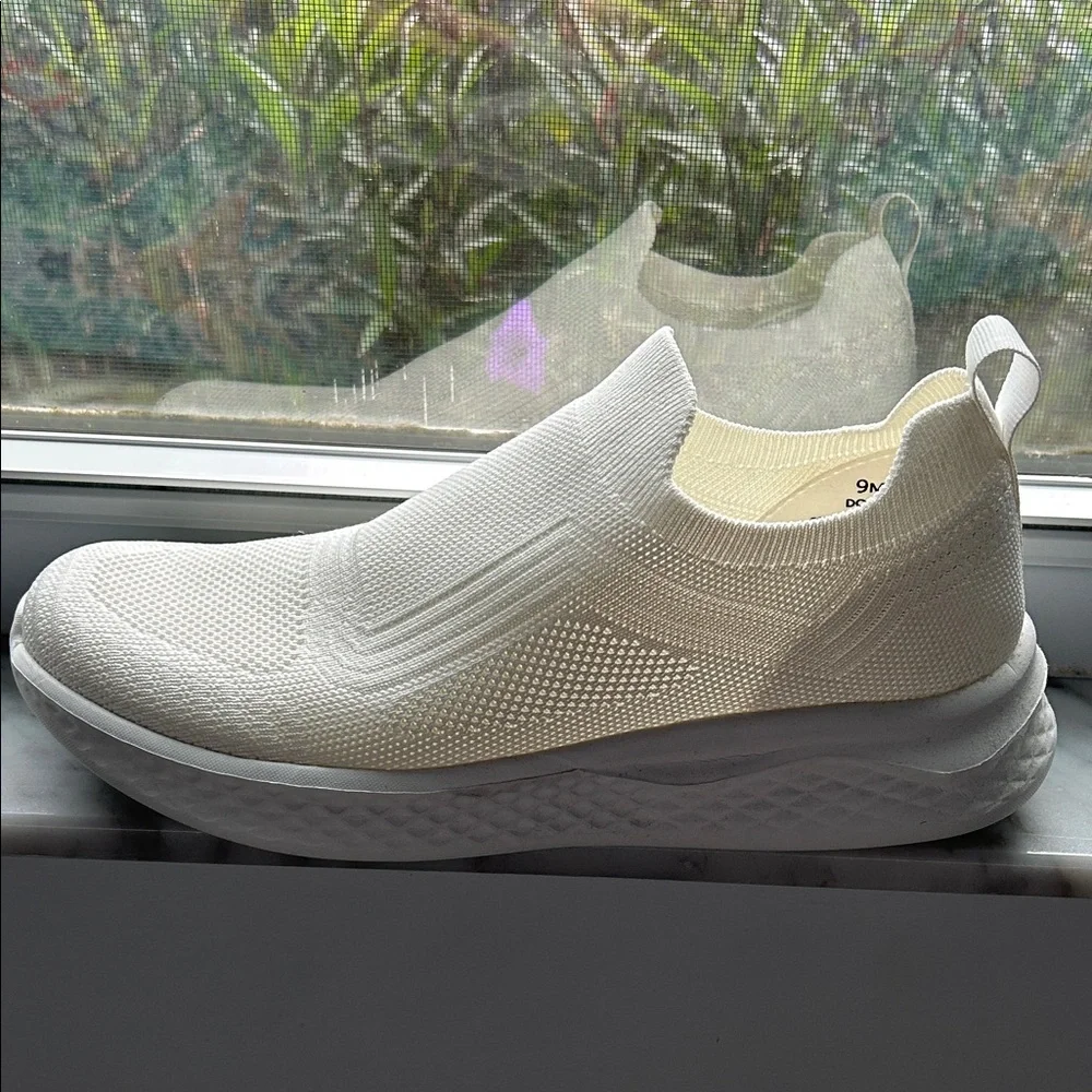 Cushionaire Dorsy Memory Foam White Slip-On Women's Sneakers Sz 9 - Picture 8 of 9